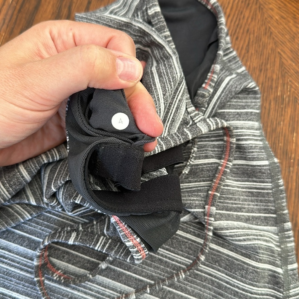 Lululemon Racer Back Tank size 4 - Picture 3 of 3